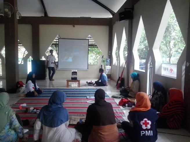 PMI Tangsel beri Pelatihan Pertolongan Pertama untuk Warga di Setu dan Pondok Aren