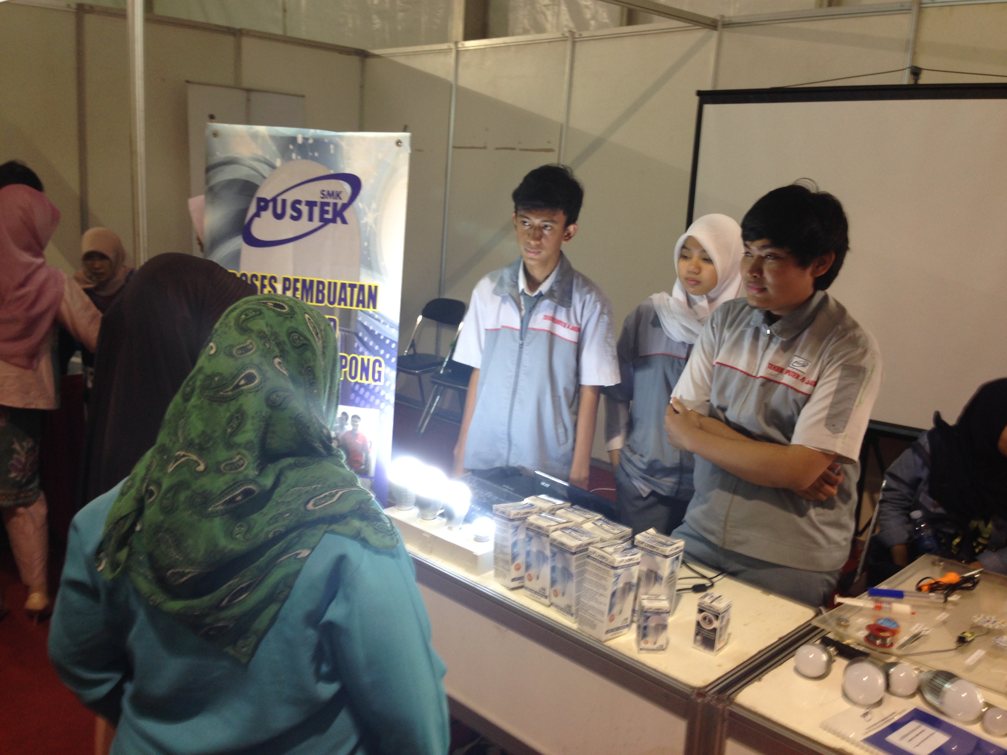 Siswa TKJ SMK Pustek Serpong Ciptakan LED Ramah Lingkungan 
