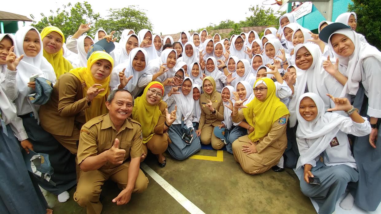 Walikota Tangsel Airin Rachmi Diany menyambangi Sekolah 