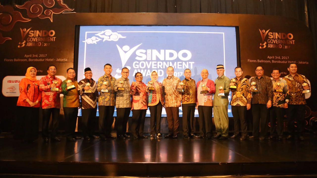 Walikota Tangerang Selatan Airin Rachmi Diany bersama 