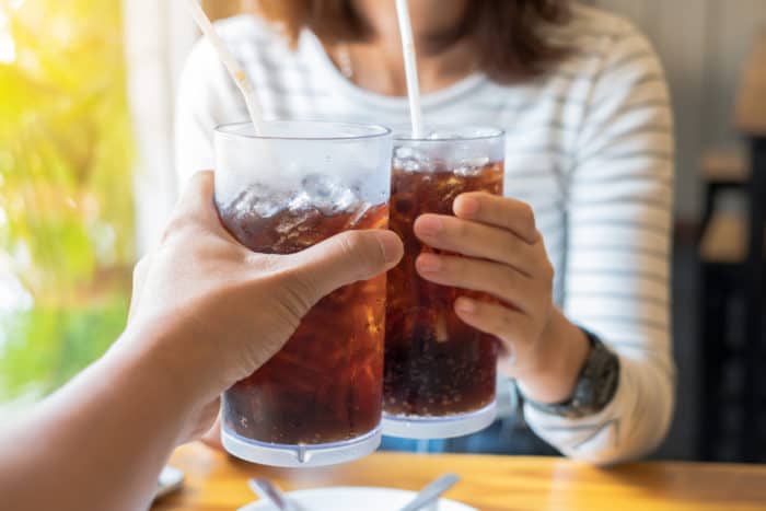 minum soda saat buka puasa