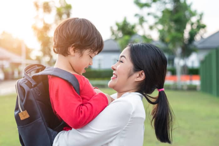 berhenti menggendong anak