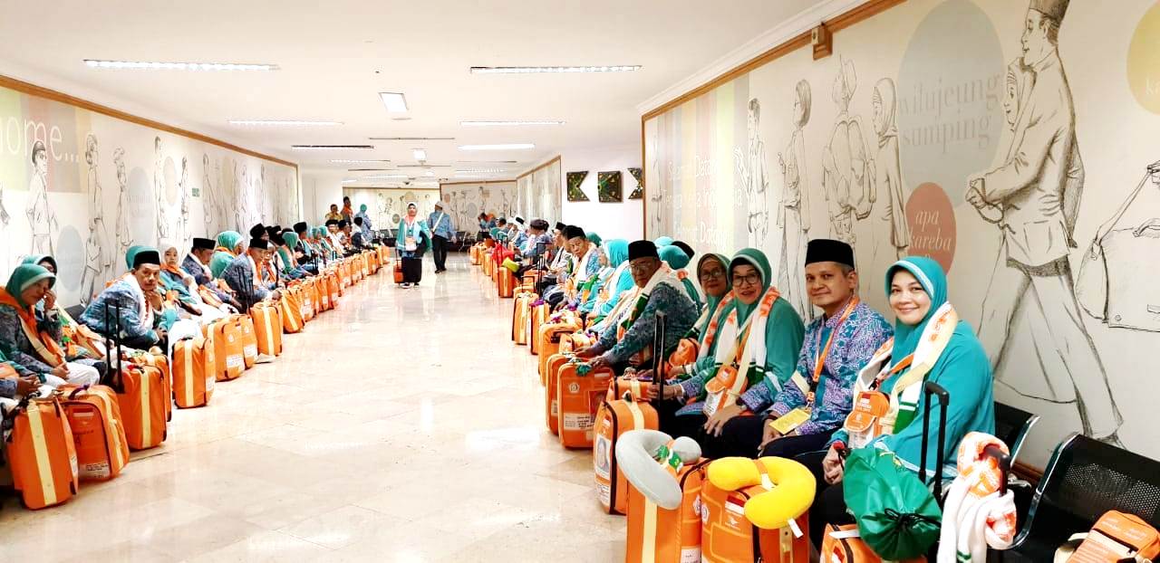 Jemaah haji Kloter 15 JKG Kota Tangerang Selatan Tiba di Bandara Madinah