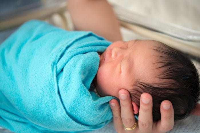 melahirkan bayi besar