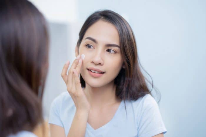 pakai sunscreen di rumah