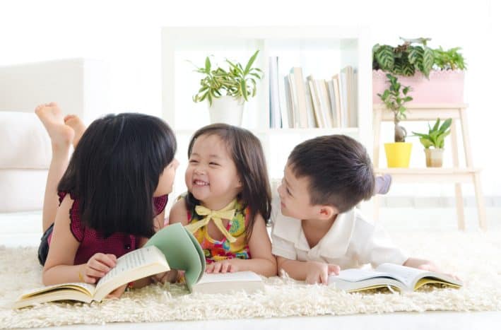 anak baca buku