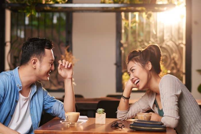 memiliki minat dan kesamaan dengan pasangan