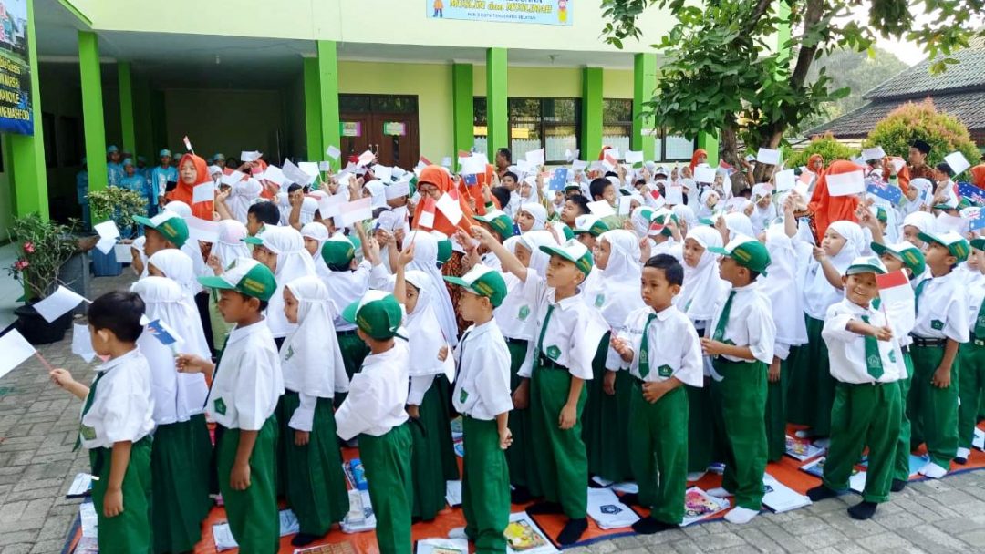 Guru-guru Australia Kunjungi MIN 3 Tangsel