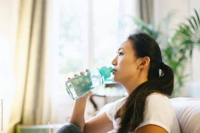 minum air putih menghilangkan batu ginjal