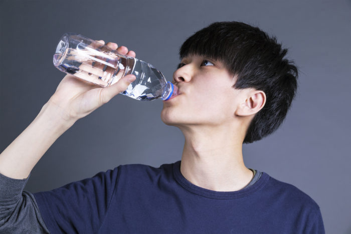 kebutuhan minum air putih untuk perokok