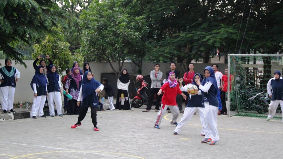 KKM MI Ciputat Timur Juara Satu Turnamen Futsal Putri