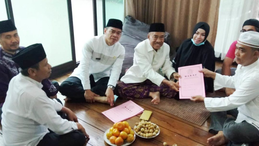 Tokoh Masyarakat Tangsel Zarkasyi Noor Wakafkan Tanah