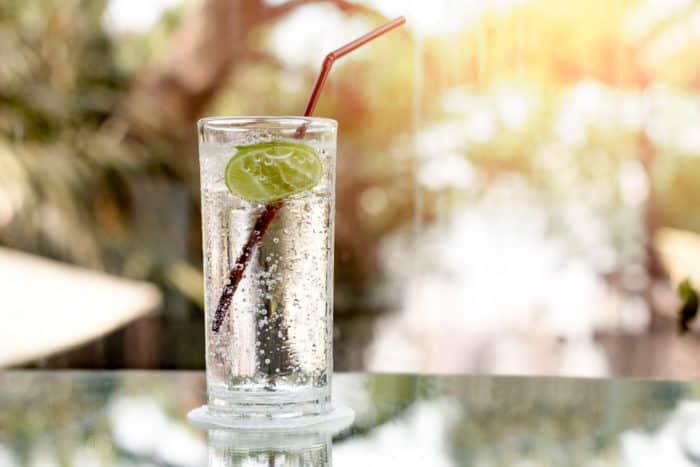 sparkling water adalah air minum