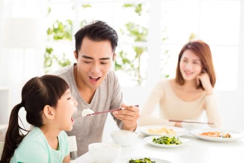 Membantu anak agar suka makan daging