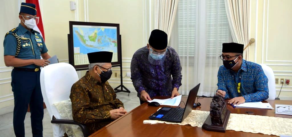 Wapres Ma’ruf Amin melaporkan SPT Tahunan Pajak Penghasilan secara daring melalui e-filing ,di Istana Wakil Presiden, Jakarta, Rabu (10/03/2021) pagi. (Foto: BPMI Setwapres)