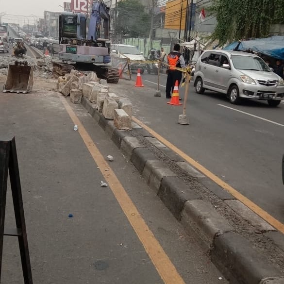 Jalan Dewi Sartika Ciputat Tangsel Macet, Ternyata Ada Pekerjaan Drainase dari Kemnterian PUPR