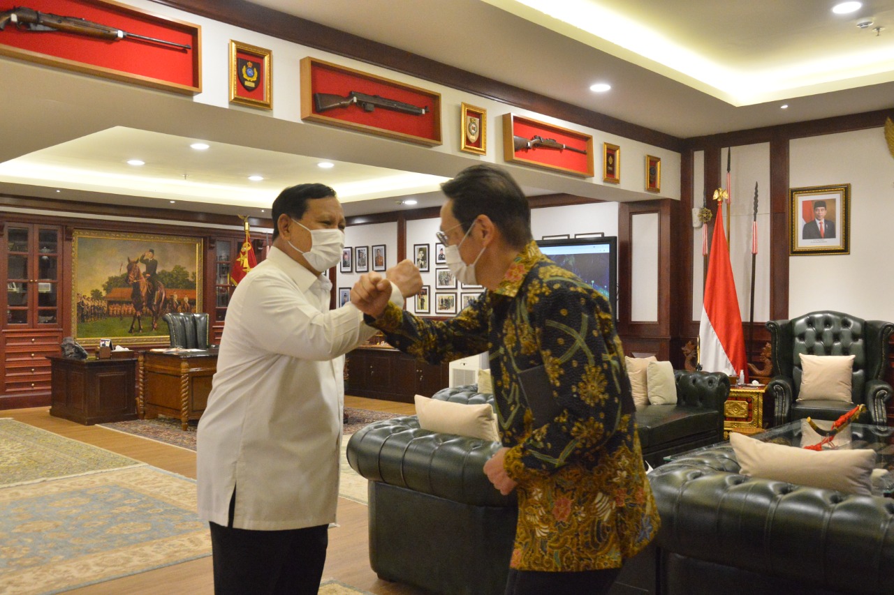 Menteri Pertahanan (Menhan) Prabowo Subianto menerima kunjungan kehormatan Duta Besar (Dubes) Jepang untuk Indonesia H.E. Mr. Kenzi Kanasugi, Selasa (31/8) di Kementerian Pertahanan, Jakarta.