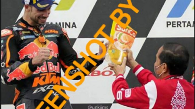 [SALAH] Foto Presiden Jokowi Memberikan Minyak Goreng kepada Pebalap MotoGP Miguel Oliveira – TurnBackHoax.ID