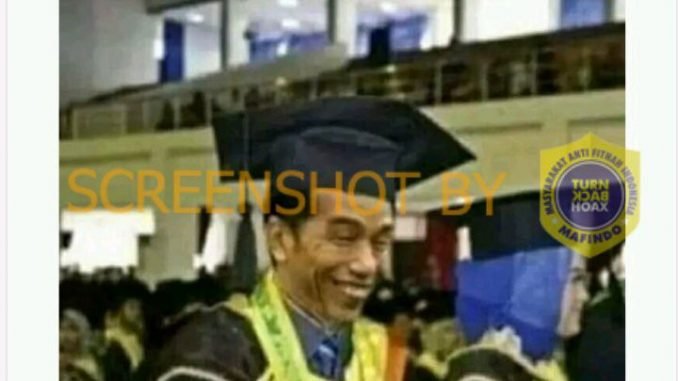 [SALAH] Gambar Jokowi sedang Wisuda