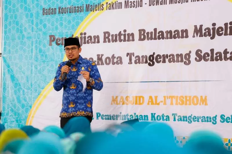 Pilar Saga Ichsan saat menghadiri pengajian rutin gabungan Majelis Taklim Tangerang Selatan di Masjid Al-I'tishom (2)