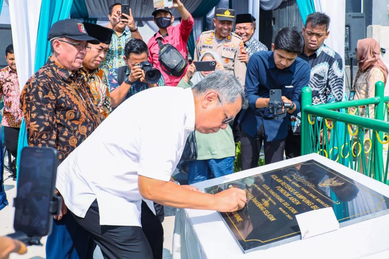 Pemerintah Kota Tangerang Selatan terus melakukan langkah-langkah dalam mengantisipasi banjir. Terbaru, Wali Kota Benyamin Davnie meresmikan kolam retensi atau tandon Kampung Bulak, yang berada di Kelurahan Pondok Kacang Timur, Pondok Aren, pada Kamis (16/03).