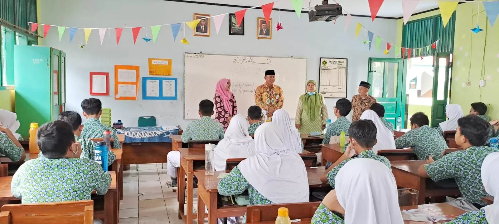 Kasi Penmad Kemenag Tangsel Lakukan Monitoring Penilaian Akhir Tahun di MTsN 1 Tangsel