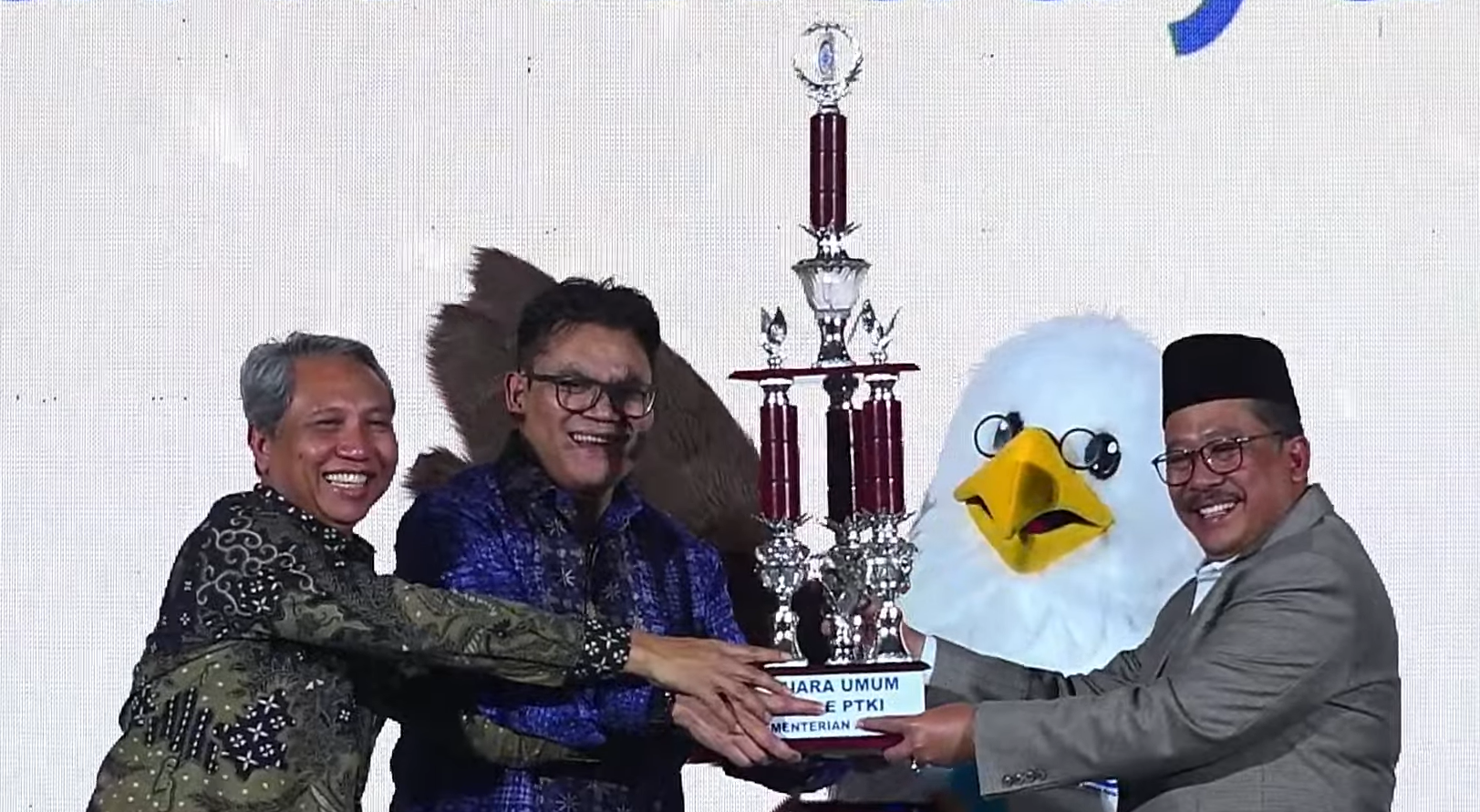 UIN Jakarta Raih Juara Umum OASE PTKI II 2023