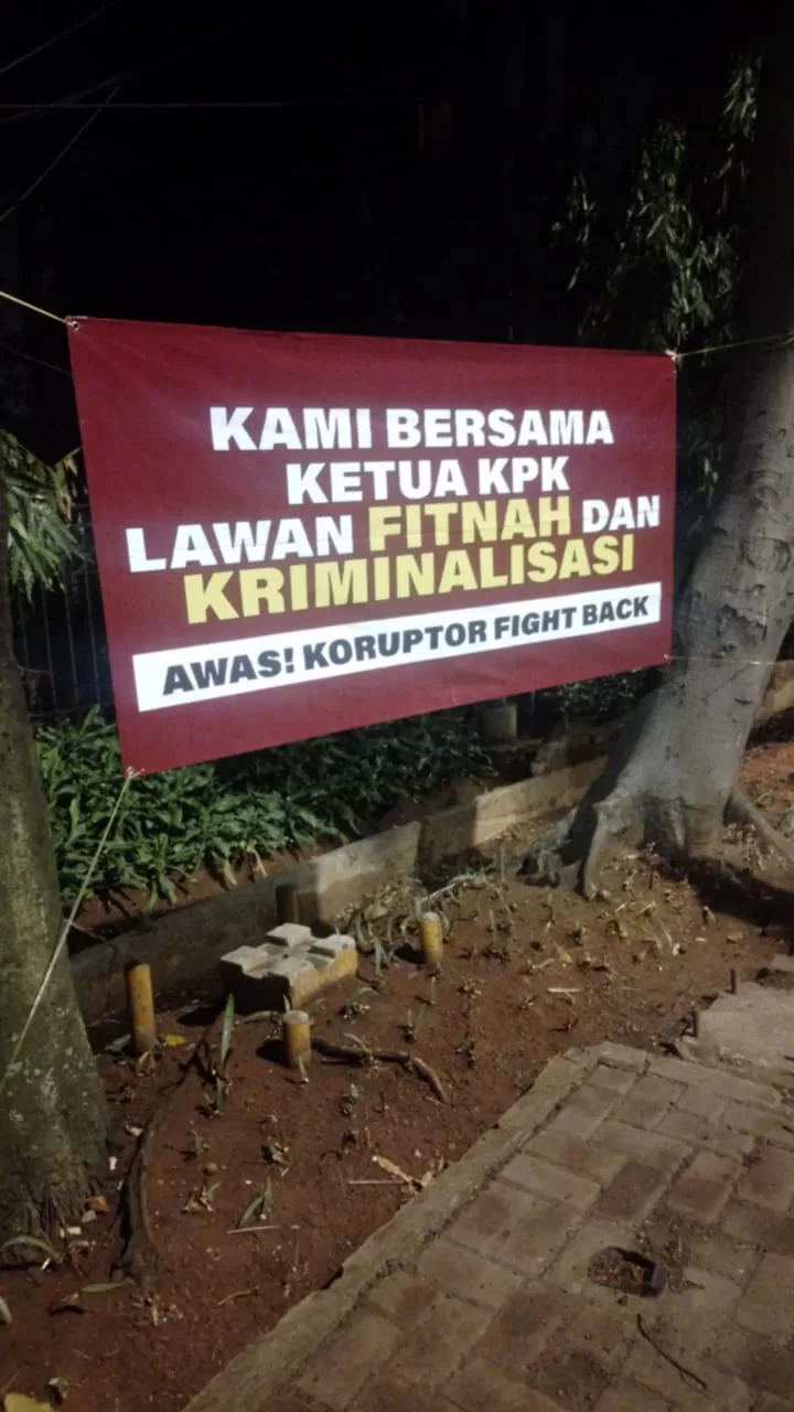 Spanduk Dukungan Moral kepada Ketua KPK Firli Bahuri Bertebaran di Jakarta