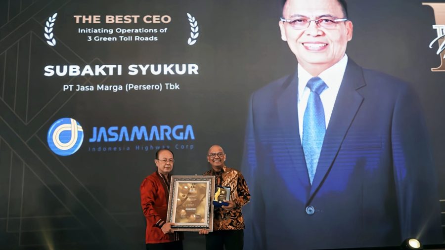 Direktur Utama Jasa Marga Raih Penghargaan dalam Acara TOP CEO Indonesia Award 2024