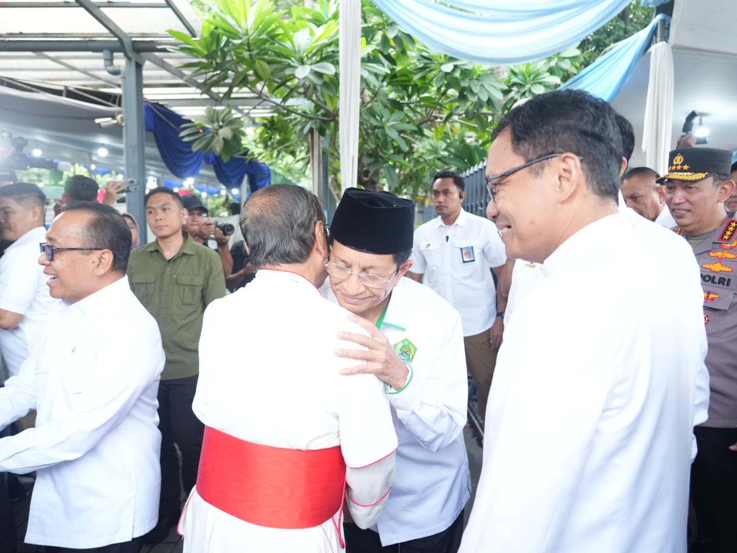 Sapa Umat Kristiani di Gereja, Menag: Natal Menambah Rasa Sayang dan Cinta Damai