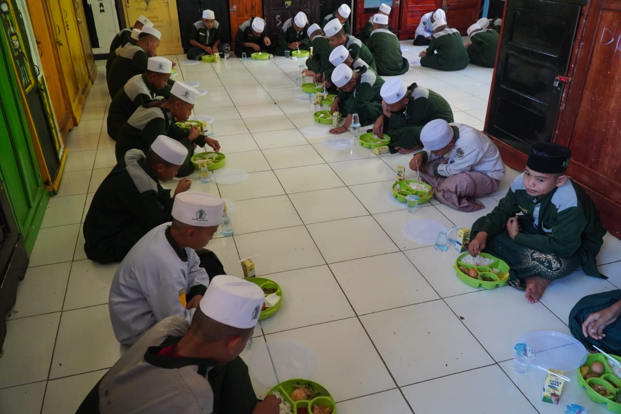 Tinjau Simulasi MBG bagi Santri, Menag: Tidak Ada Beda, Semua Dapat Makan Gratis*