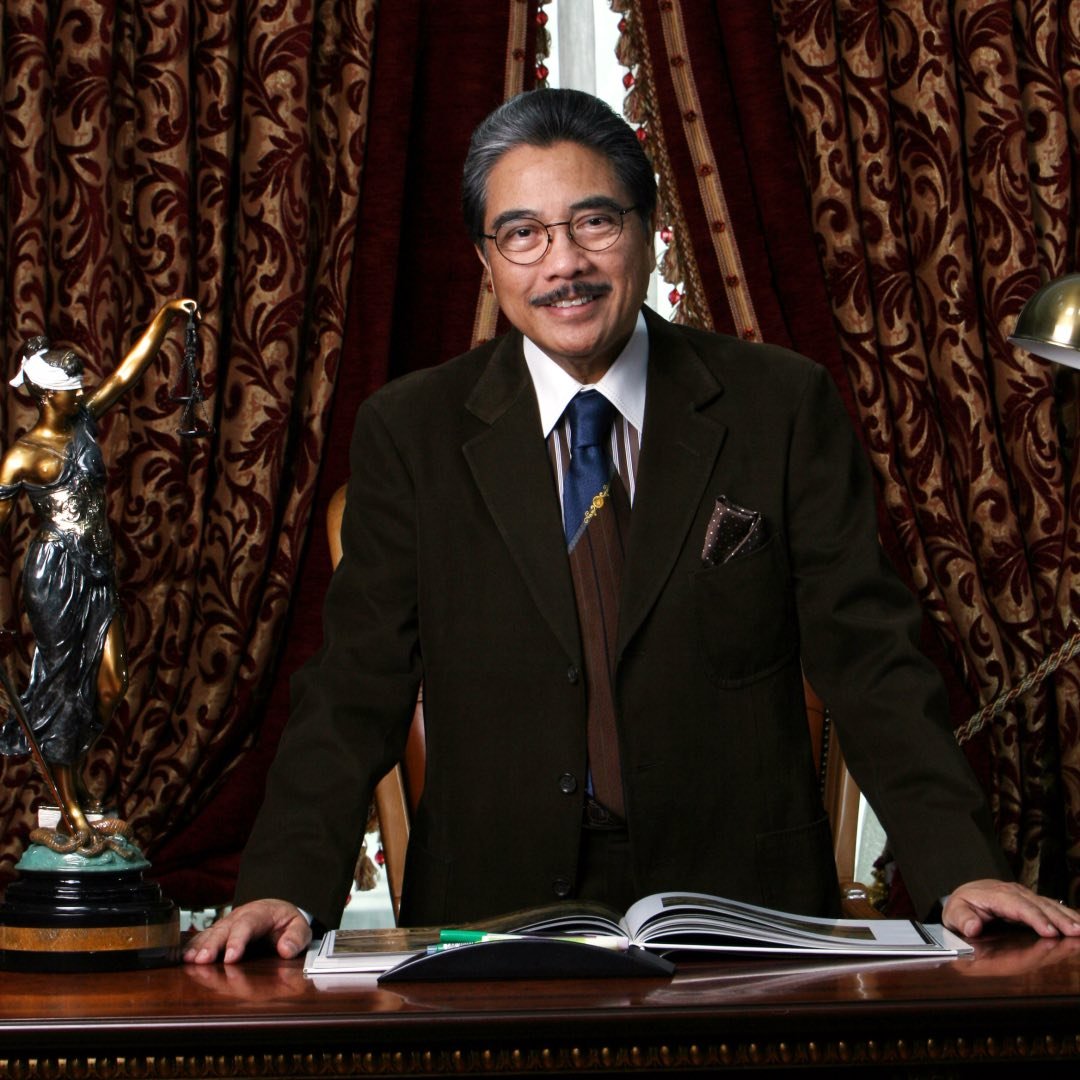 Dr. Hotma Sitompoel S.H.,M.Hum