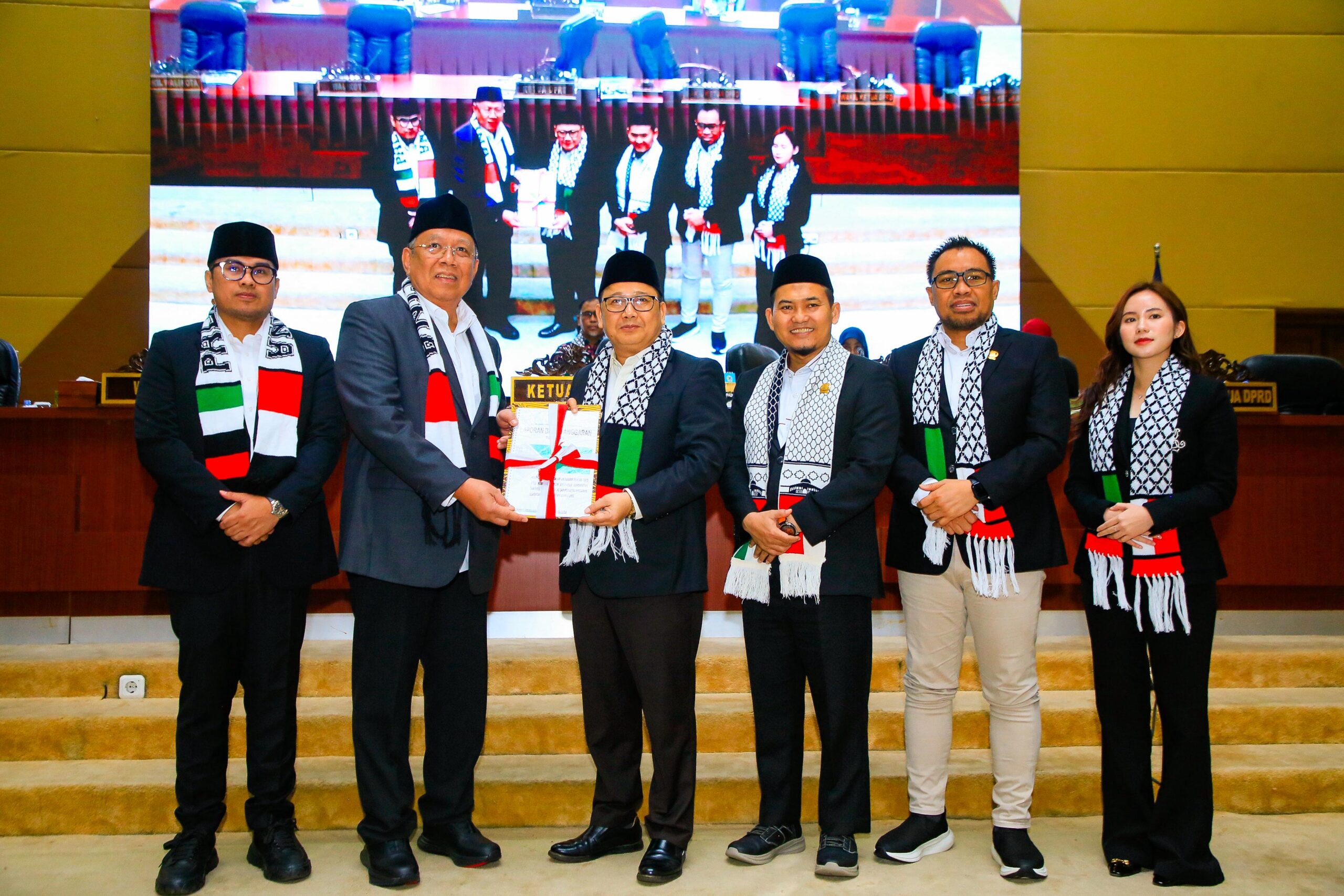 Pemerintah Kota Tangerang Selatan (Tangsel) dan DPRD Kota Tangsel menandatangani nota kesepakatan tentang Kebijakan Umum Anggaran dan Prioritas Plafon Angggaran (KUA PPAS) Tahun Anggaran 2026 di Gedung DPRD Kota Tangsel, Kamis, (14/8/2025).