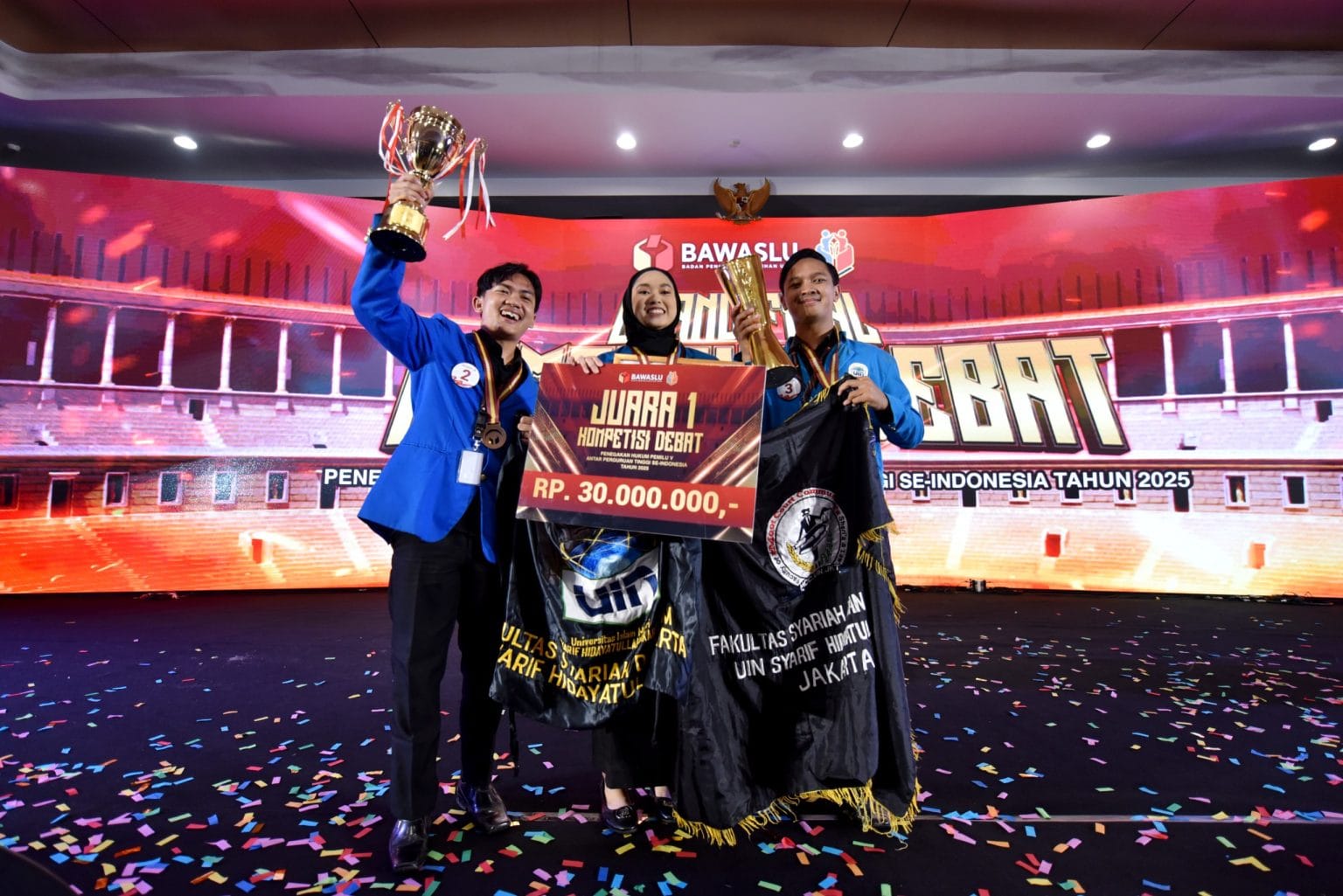 Delegasi Mahasiswa UIN Jakarta Juara Pertama Kompetisi Debat Nasional yang Digelar Bawaslu RI